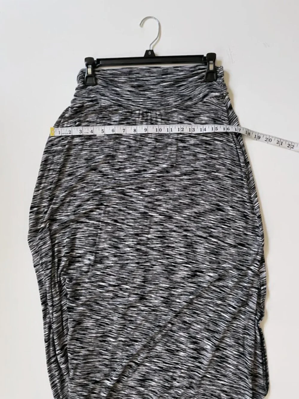 Fourteenth Place Soft skirt with 2 side openings 🔹
